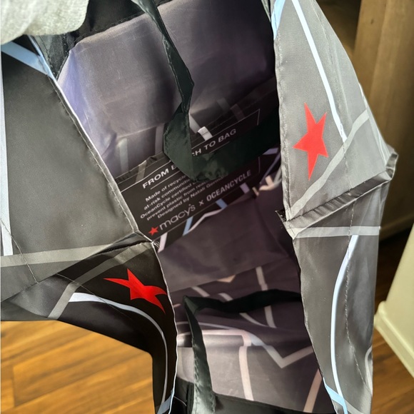 NWOT * Macy’s Water Proof Beach Bag * Large Capacity Tote / Hand Bag - Picture 7 of 7